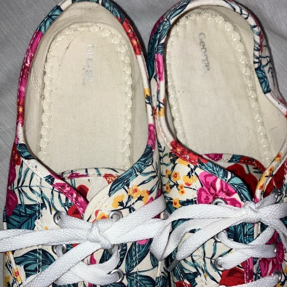Size 10 women’s Low-Top Sneakers with Floral canvas Print - cushy insoles - Picture 3 of 12